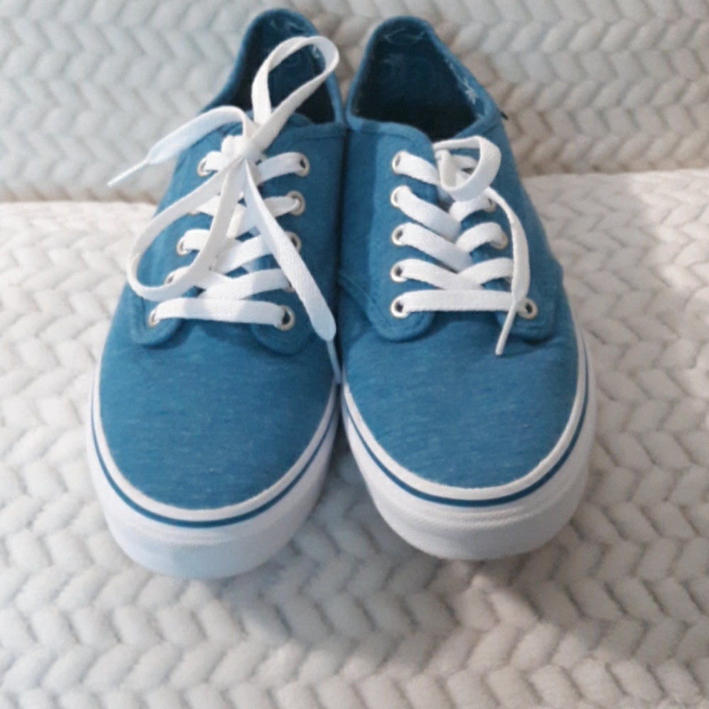 Van Sneakers - Picture 2 of 4